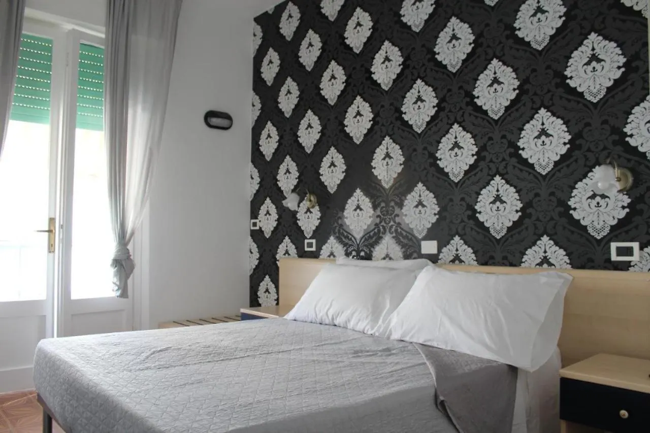Colivingone-Mora Hotel Rimini Guest house