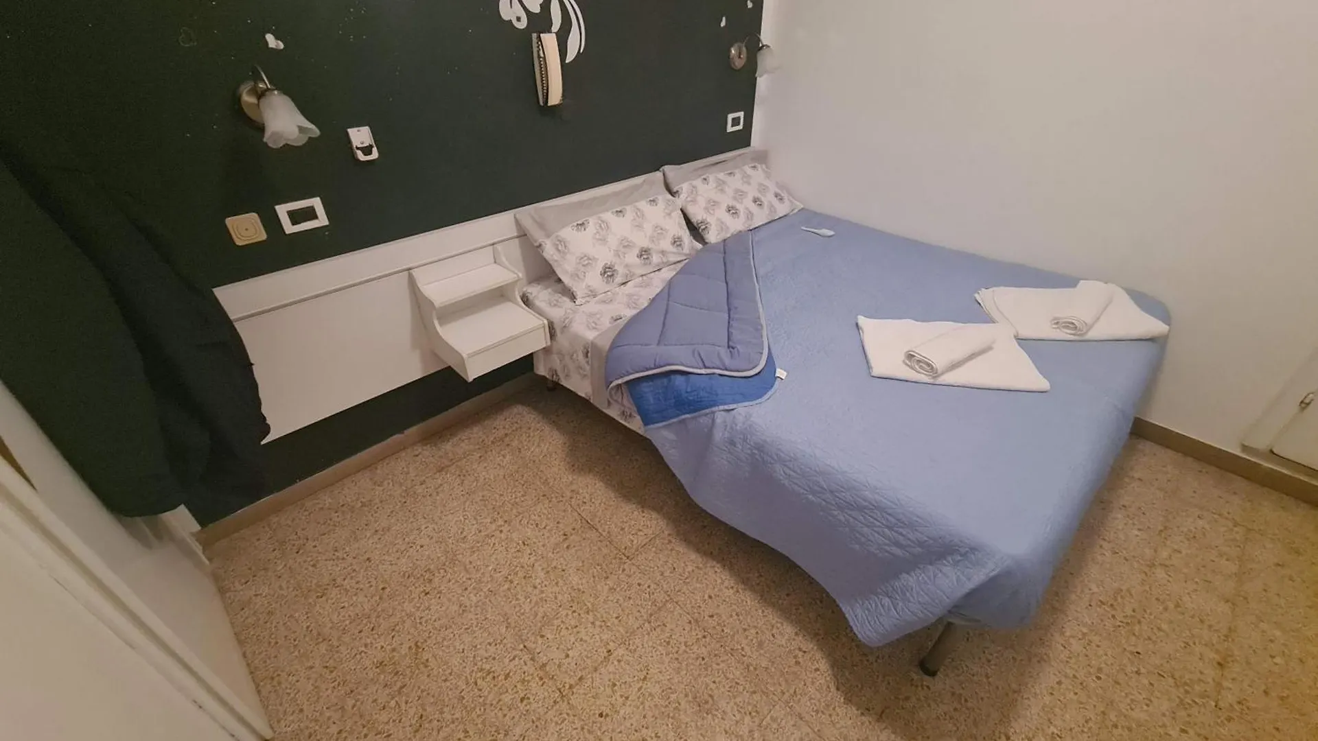 Colivingone-Mora Hotel Rimini 0*,